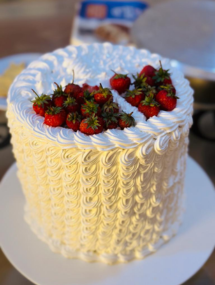 Bolo Com Cobertura de Chantilly